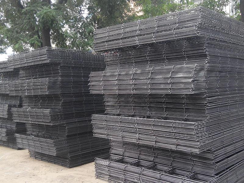 鋼筋網片需要根據實際尺寸裁量合適的鋼筋網片