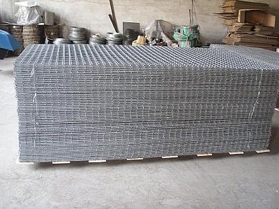 建筑鋼絲網片以優質的鋼絲、鍍鋅鋼絲等經焊接機械加工而成